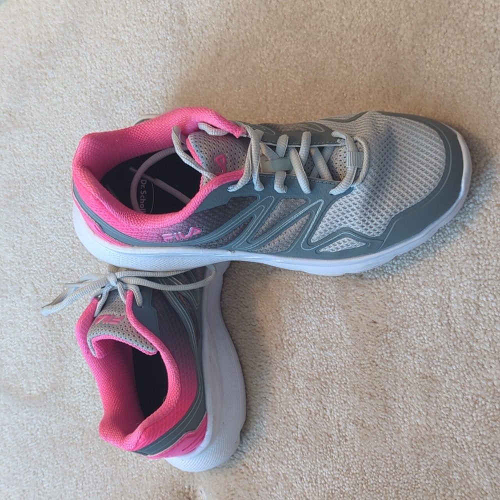 Fila 10 wide athletic shoes